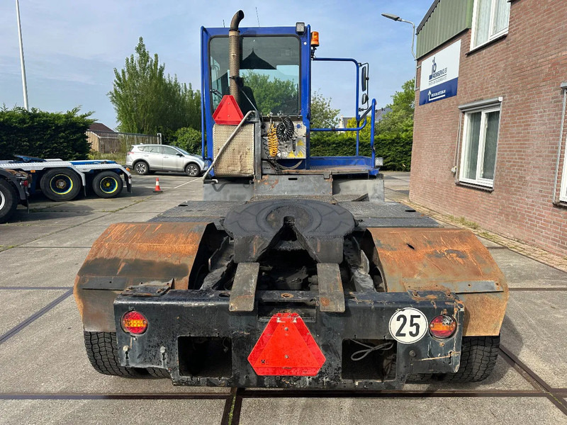 Terberg YT 182 MOTOR ROOKT - شاحنة نقل نصف مقطورة بالميناء: صورة 5 Terberg YT 182 MOTOR ROOKT - شاحنة نقل نصف مقطورة بالميناء: صورة 5