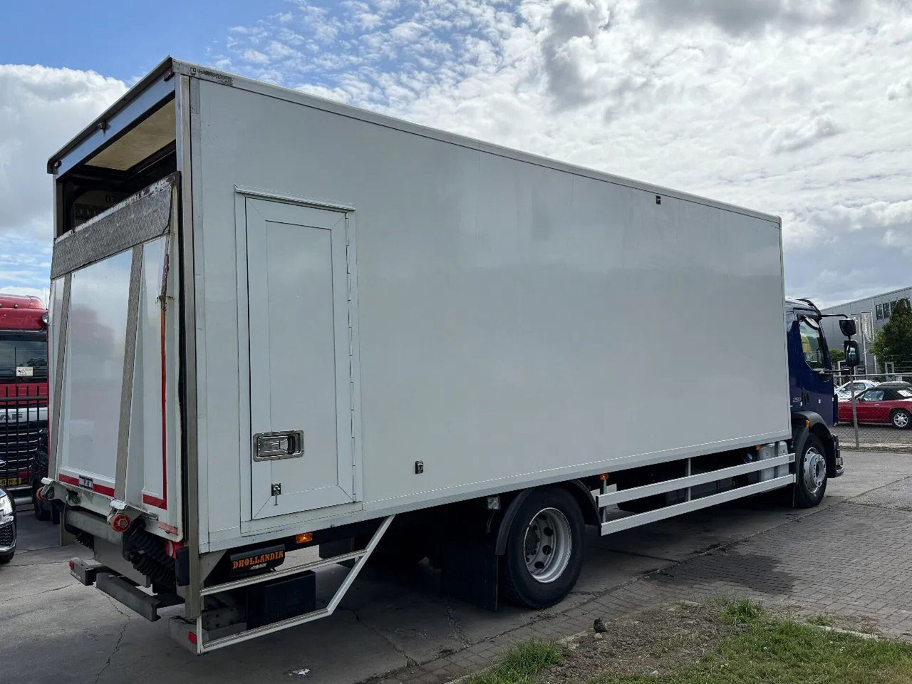 Volvo FL 250 18 TON - ONLY 169.291 KM + DHOLLANDIA LIF - شاحنة صندوقية: صورة 4 Volvo FL 250 18 TON - ONLY 169.291 KM + DHOLLANDIA LIF - شاحنة صندوقية: صورة 4