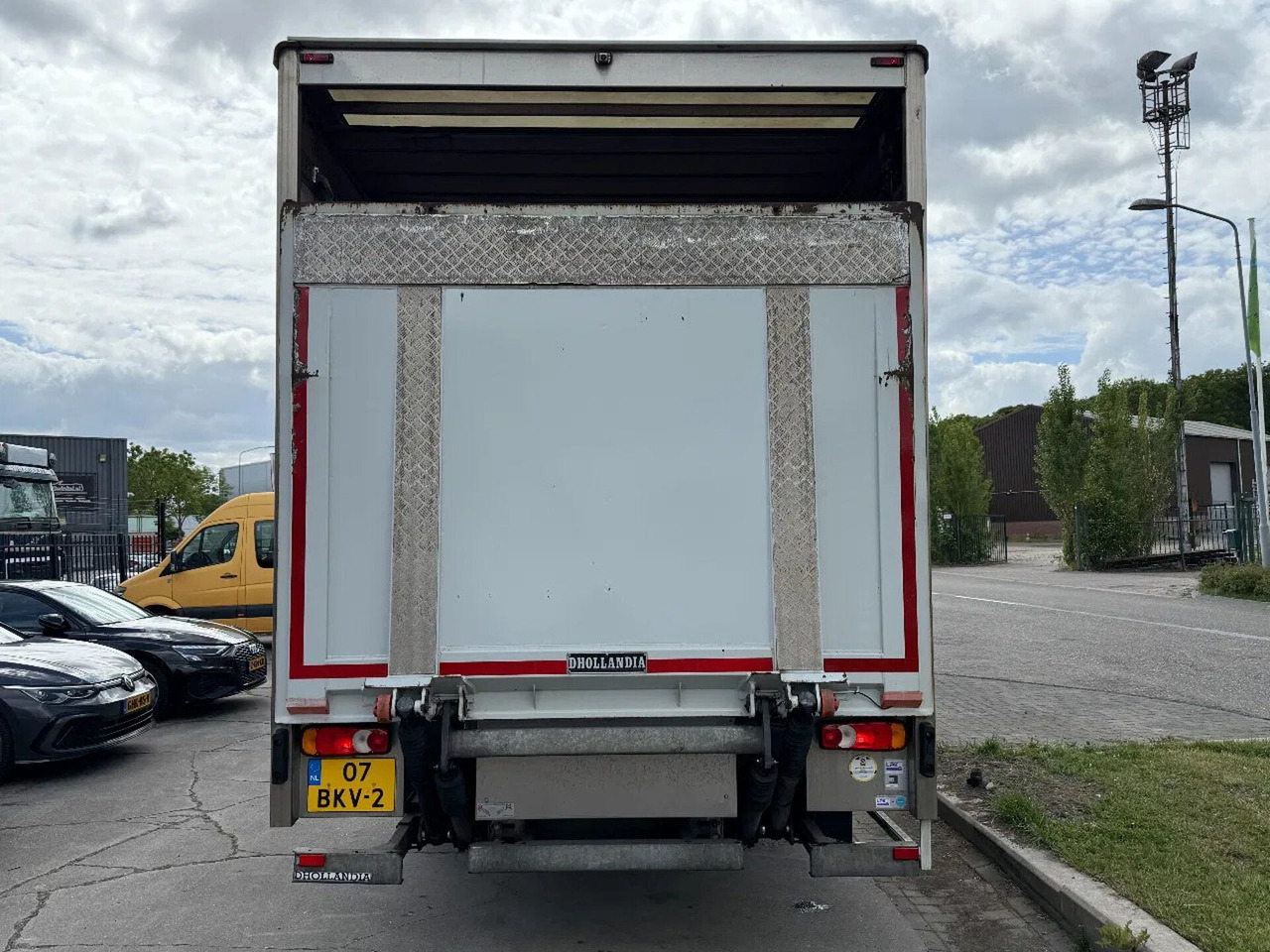 Volvo FL 250 18 TON - ONLY 169.291 KM + DHOLLANDIA LIF - شاحنة صندوقية: صورة 5 Volvo FL 250 18 TON - ONLY 169.291 KM + DHOLLANDIA LIF - شاحنة صندوقية: صورة 5