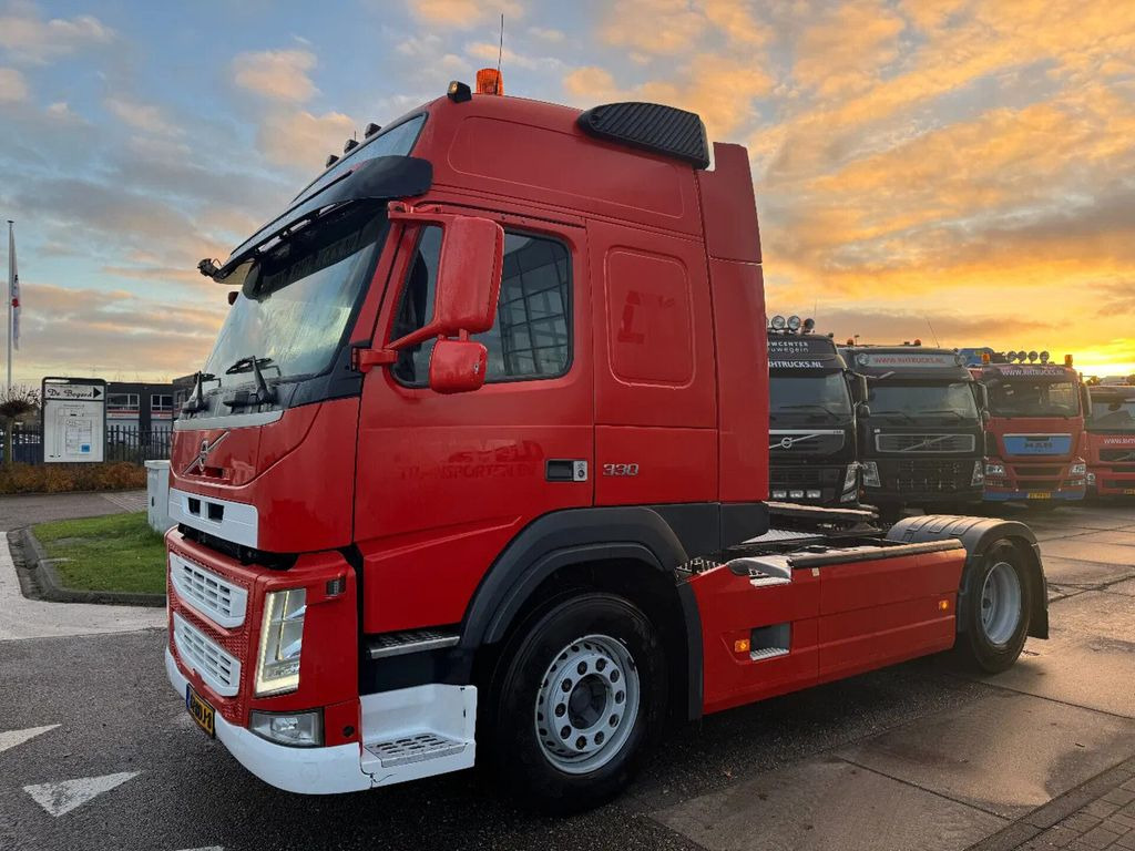 Volvo FM 330 4X2 - EURO 6 + AUTOMATIC + SKIRTS - مقطورة السحب: صورة 1 Volvo FM 330 4X2 - EURO 6 + AUTOMATIC + SKIRTS - مقطورة السحب: صورة 1