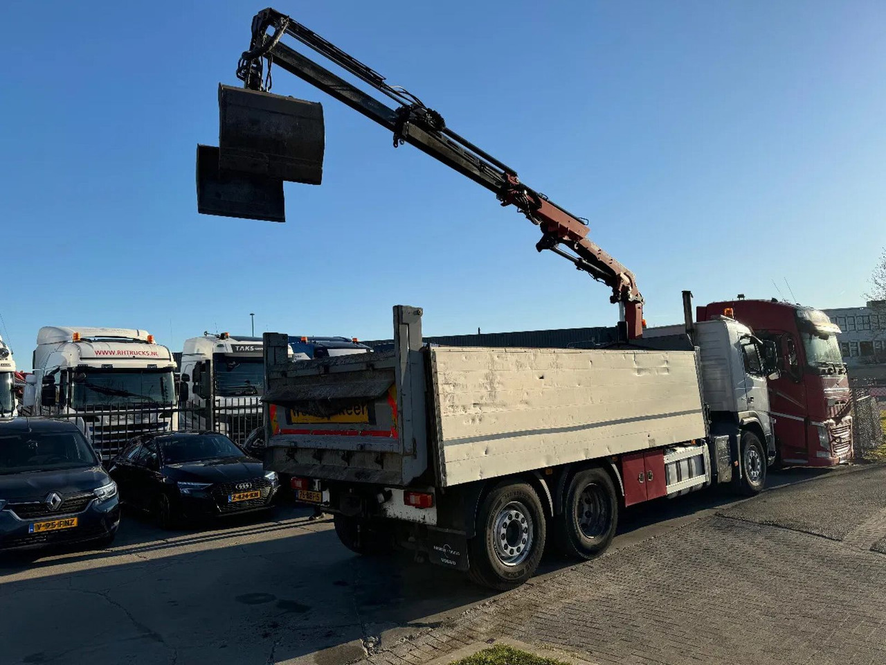 Volvo FM 330 6X2 - EURO 5 + ATLAS 126.3E A2 + REMOTE + - شاحنة قلاب, شاحنة كرين: صورة 5 Volvo FM 330 6X2 - EURO 5 + ATLAS 126.3E A2 + REMOTE + - شاحنة قلاب, شاحنة كرين: صورة 5