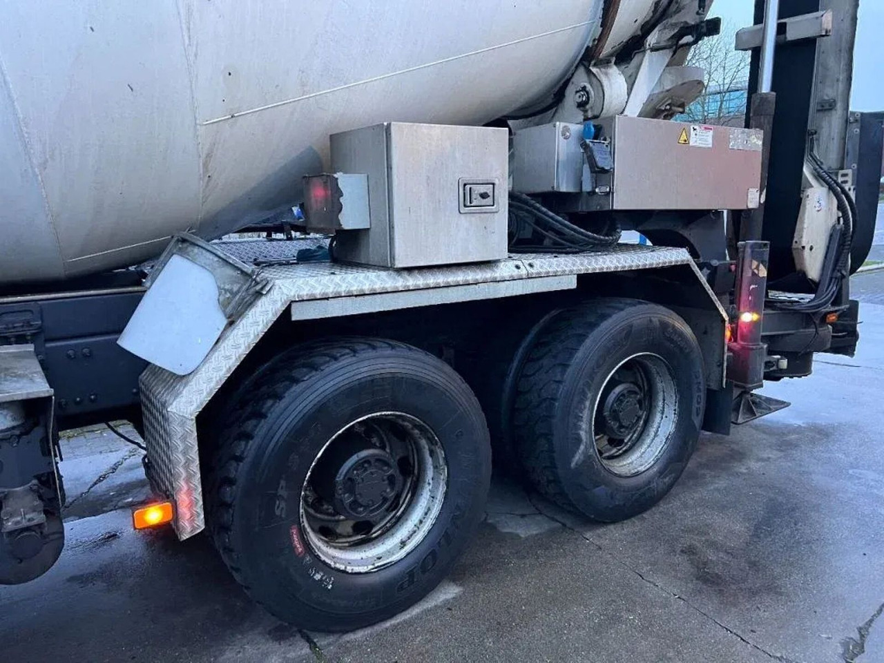 شاحنة خلاطة خرسانة Volvo FM 410 8X4 - 3 UNITS! + MIXER 9m3 + LIEBHERR CON Volvo FM 410 8X4 - 3 UNITS! + MIXER 9m3 + LIEBHERR CON: صورة 8