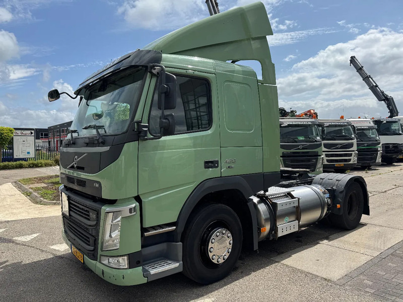 Volvo FM 420 4X2 - DIESEL & LNG GAS - مقطورة السحب: صورة 1 Volvo FM 420 4X2 - DIESEL & LNG GAS - مقطورة السحب: صورة 1