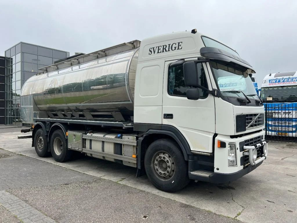 Volvo FM 440 6X2 + CHEMIE TANK - 15.000 L - 4 COMP. / - شاحنة صهريج: صورة 3 Volvo FM 440 6X2 + CHEMIE TANK - 15.000 L - 4 COMP. / - شاحنة صهريج: صورة 3