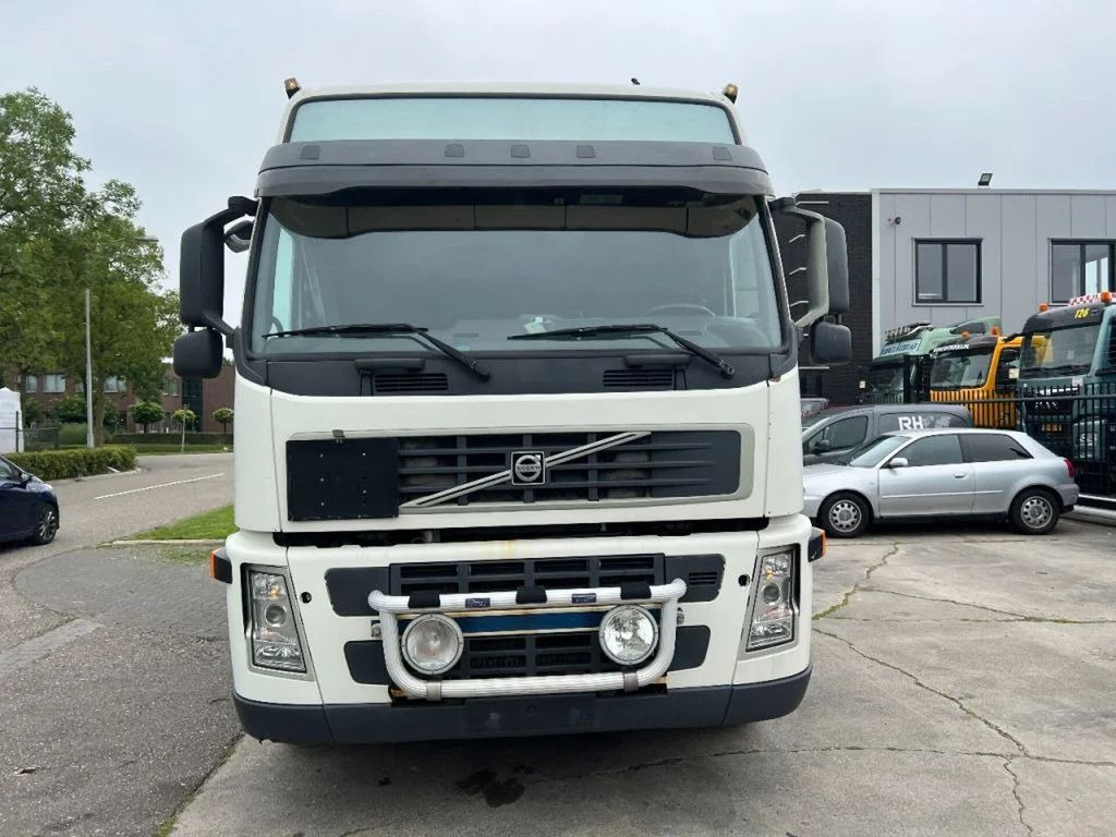 Volvo FM 440 6X2 + CHEMIE TANK - 15.000 L - 4 COMP. / - شاحنة صهريج: صورة 2 Volvo FM 440 6X2 + CHEMIE TANK - 15.000 L - 4 COMP. / - شاحنة صهريج: صورة 2