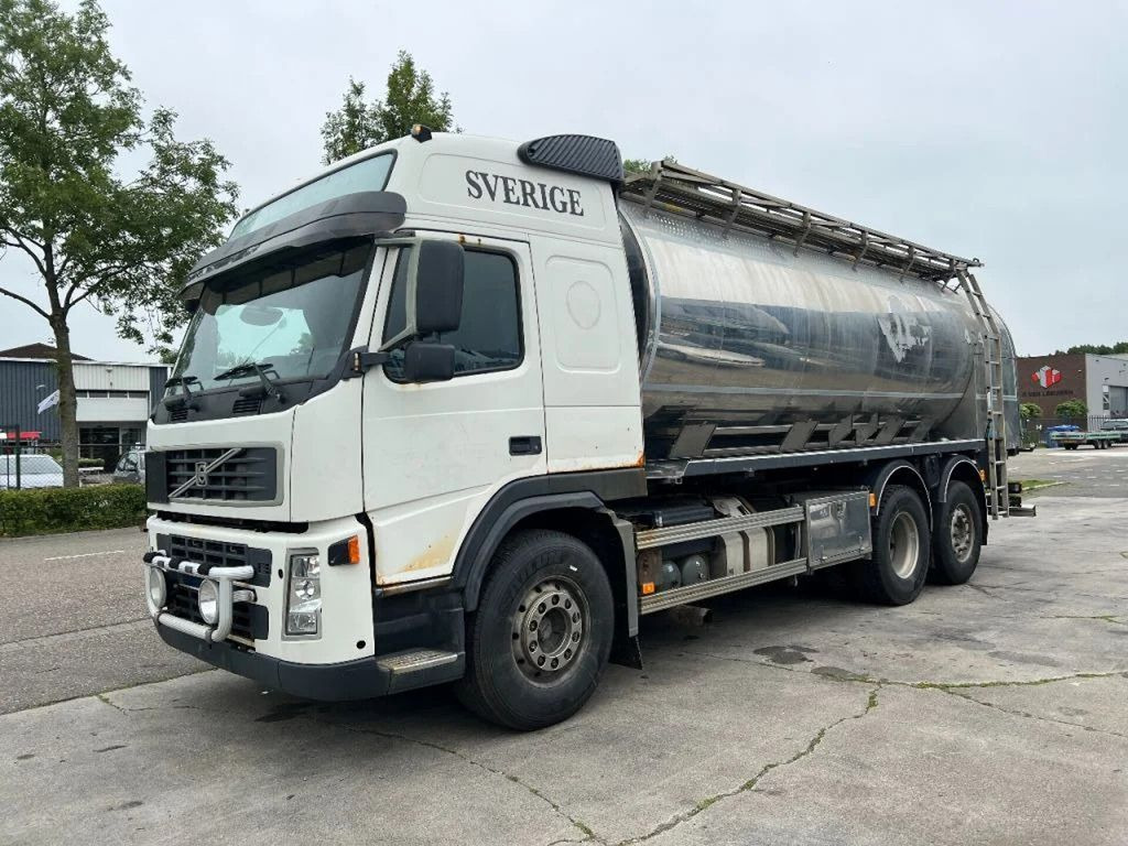 Volvo FM 440 6X2 + CHEMIE TANK - 15.000 L - 4 COMP. / - شاحنة صهريج: صورة 1 Volvo FM 440 6X2 + CHEMIE TANK - 15.000 L - 4 COMP. / - شاحنة صهريج: صورة 1