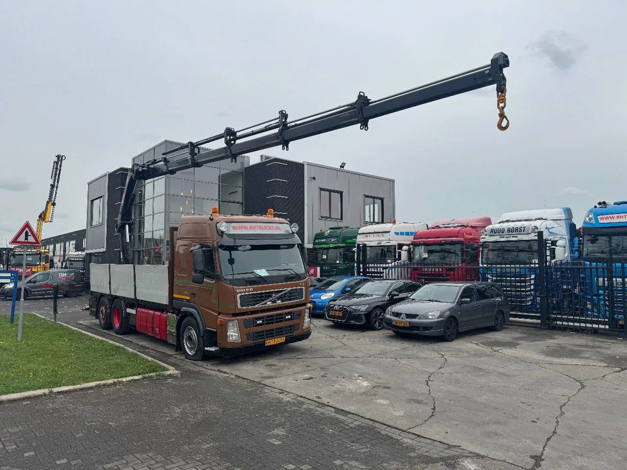 Volvo FM 500 6X2 EURO 5 HIAB 211 EP5 + REMOTE CONTROL - شاحنة كرين: صورة 1 Volvo FM 500 6X2 EURO 5 HIAB 211 EP5 + REMOTE CONTROL - شاحنة كرين: صورة 1