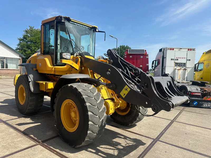 Volvo L60H , CE, 31359 HOURS, AUXILIARY HYDRAULICS, AIR CONDITIONER - اللودر: صورة 4 Volvo L60H , CE, 31359 HOURS, AUXILIARY HYDRAULICS, AIR CONDITIONER - اللودر: صورة 4
