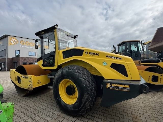 BOMAG BW 213 D-5 - رَصَّاص الطرق: صورة 2 BOMAG BW 213 D-5 - رَصَّاص الطرق: صورة 2