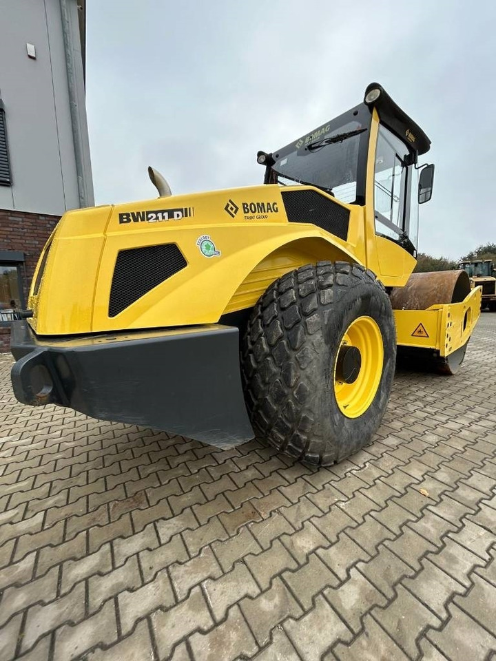 Bomag BW 211 D-5 - ضاغطة التربة: صورة 2 Bomag BW 211 D-5 - ضاغطة التربة: صورة 2