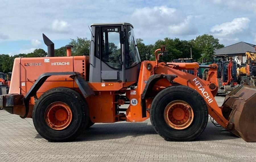 Hitachi LX 210 E - اللودر بعجل: صورة 2 Hitachi LX 210 E - اللودر بعجل: صورة 2