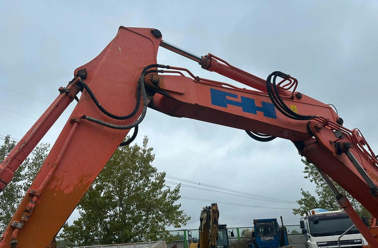 Escavatore cingolato Fiat-Hitachi ex 215 - حفار زاحف: صورة 3 Escavatore cingolato Fiat-Hitachi ex 215 - حفار زاحف: صورة 3
