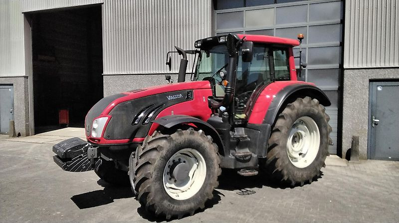 Valtra T153 Versu - جرار: صورة 1 Valtra T153 Versu - جرار: صورة 1