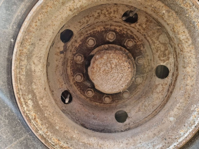 Giant 17.5 Inch - 10 Bolts - المحور و قطع الغيار - شاحنة: صورة 2 Giant 17.5 Inch - 10 Bolts - المحور و قطع الغيار - شاحنة: صورة 2