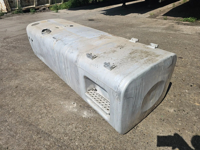 MAN Brandstoftank 595 Liter - L197 B70 H58 - Onderdeel nr. 81.122015733 - خزان الوقود - شاحنة: صورة 2 MAN Brandstoftank 595 Liter - L197 B70 H58 - Onderdeel nr. 81.122015733 - خزان الوقود - شاحنة: صورة 2