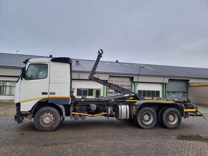 Volvo FH 12.420 6x4 - Manual Gear - STEEL/STEEL - Big Axles - PTO - شاحنة قلاب: صورة 1 Volvo FH 12.420 6x4 - Manual Gear - STEEL/STEEL - Big Axles - PTO - شاحنة قلاب: صورة 1
