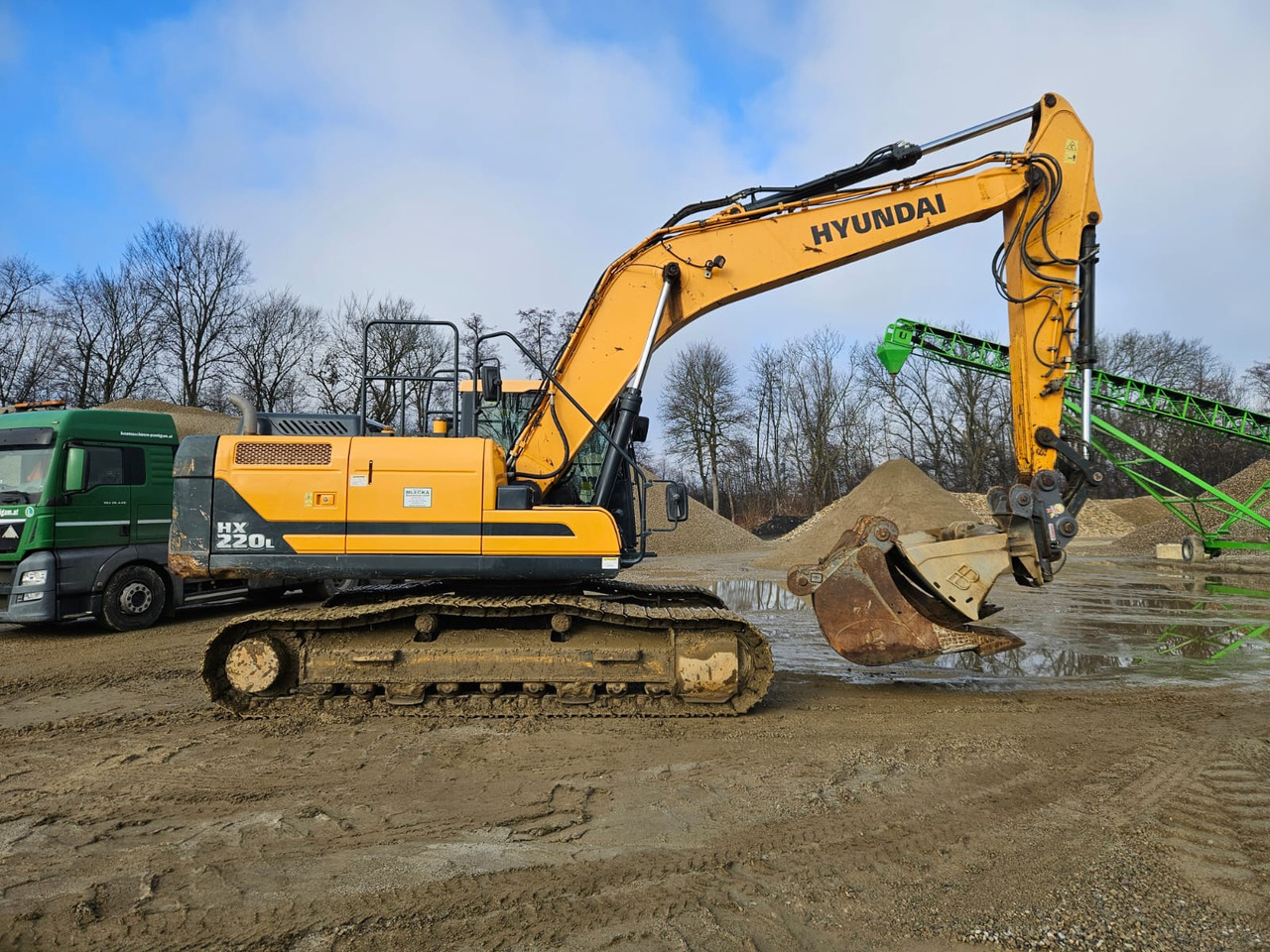 HYUNDAI HX 220 L - حفار زاحف: صورة 1 HYUNDAI HX 220 L - حفار زاحف: صورة 1