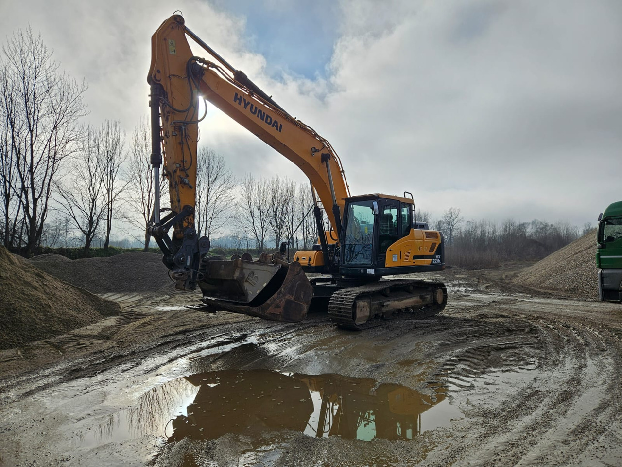 HYUNDAI HX 220 L - حفار زاحف: صورة 3 HYUNDAI HX 220 L - حفار زاحف: صورة 3