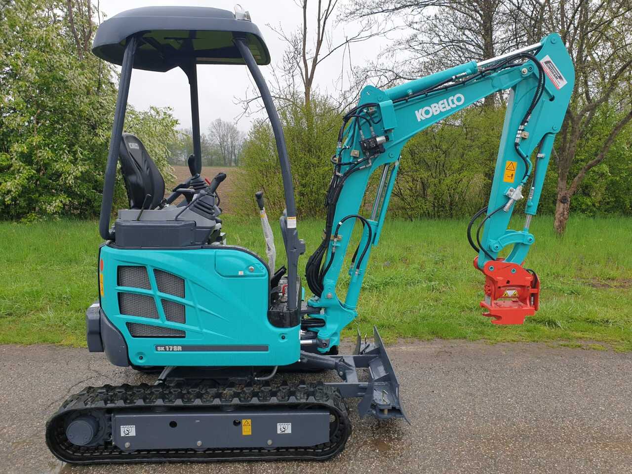 KOBELCO SK 17 SR-3E - حفار صغير: صورة 2 KOBELCO SK 17 SR-3E - حفار صغير: صورة 2