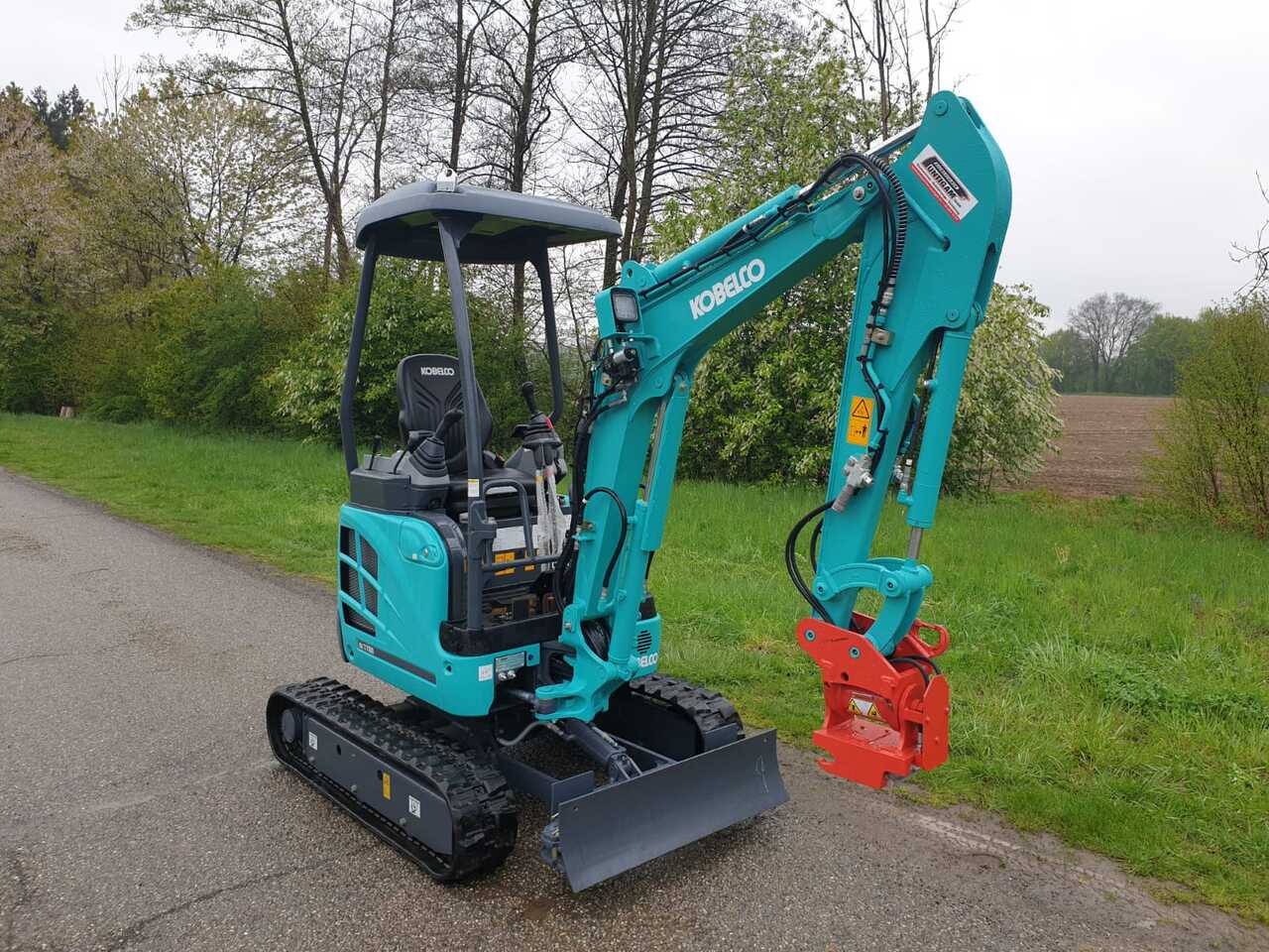 KOBELCO SK 17 SR-3E - حفار صغير: صورة 4 KOBELCO SK 17 SR-3E - حفار صغير: صورة 4