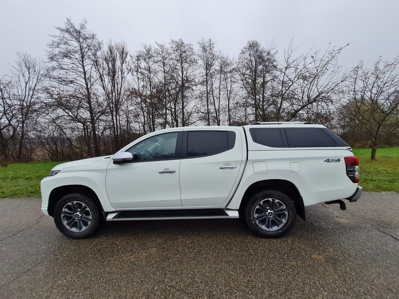 Mitsubishi L 200 - شاحنة البيك أب: صورة 1 Mitsubishi L 200 - شاحنة البيك أب: صورة 1