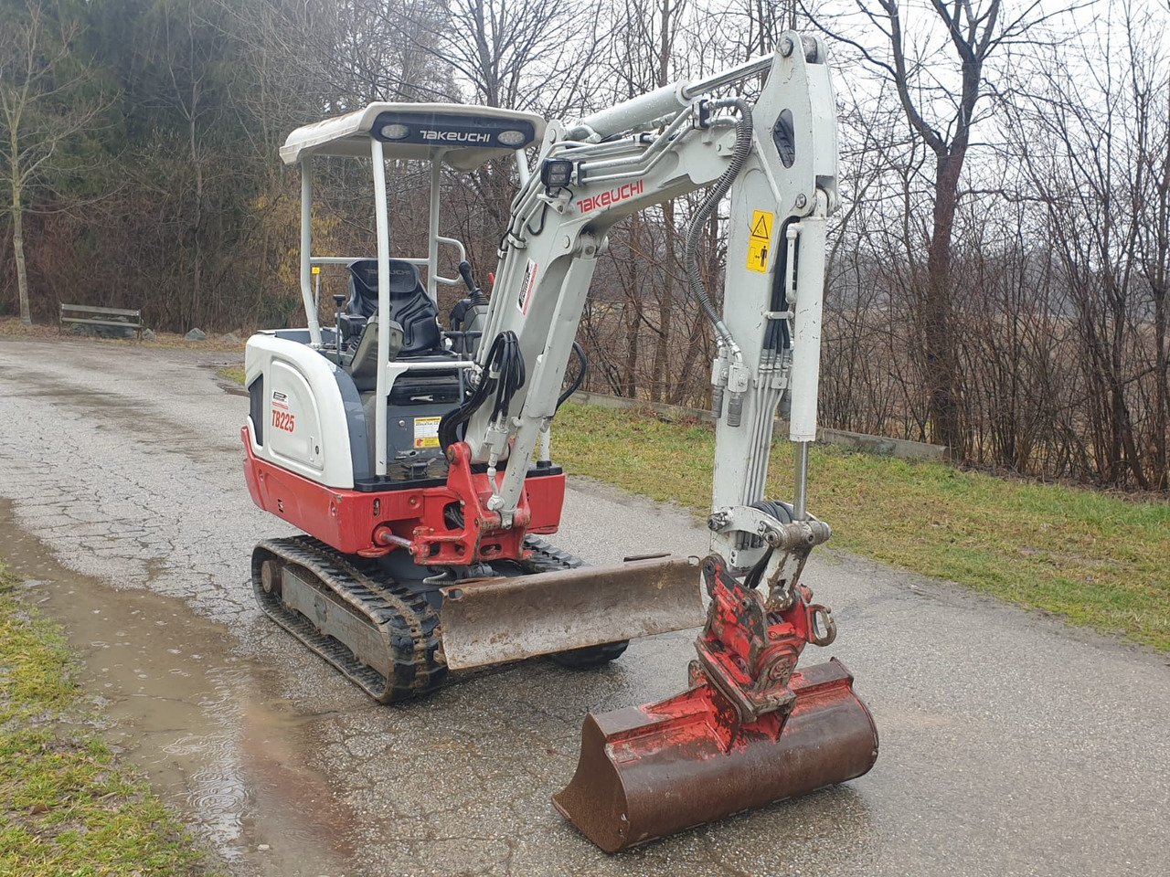 TAKEUCHI TB 225 - حفار صغير: صورة 4 TAKEUCHI TB 225 - حفار صغير: صورة 4