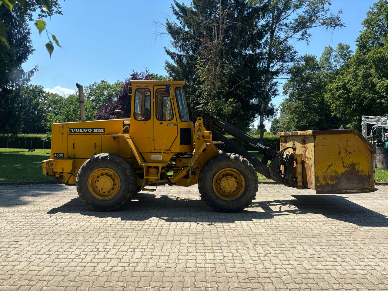 VOLVO BM 4300 - اللودر بعجل: صورة 2 VOLVO BM 4300 - اللودر بعجل: صورة 2