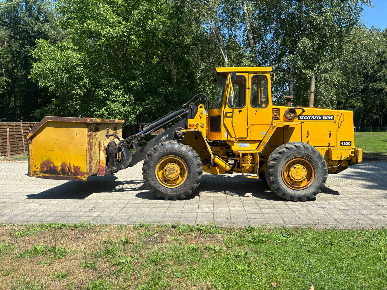 VOLVO BM 4300 - اللودر بعجل: صورة 1 VOLVO BM 4300 - اللودر بعجل: صورة 1