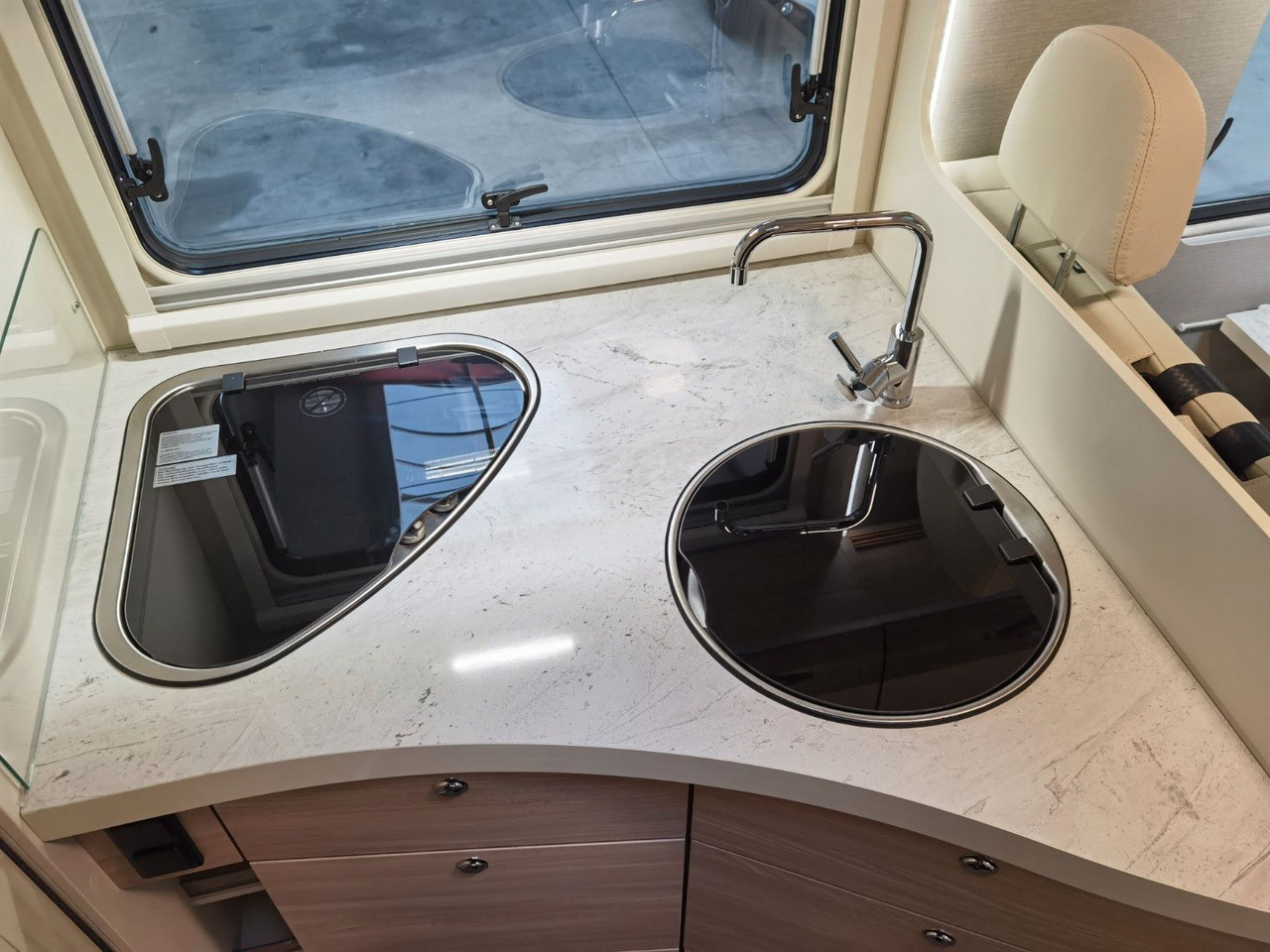 موتر هوم سقف عالي Eura Mobil ACTIVA ONE 630 LS / -2025- / 140PS / RAUMWUNDER: صورة 19