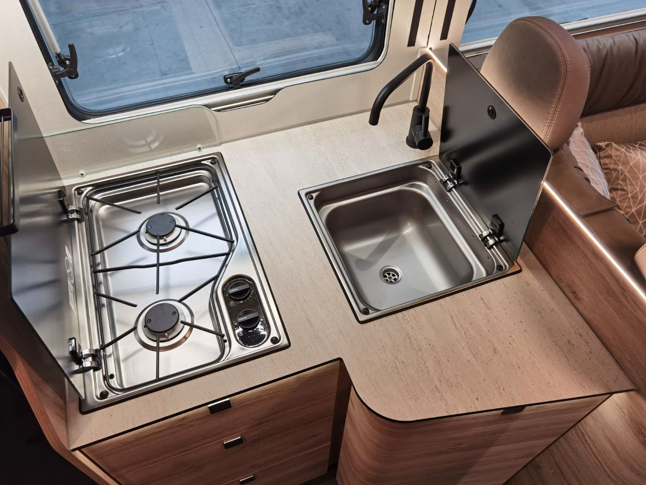 موتر هوم شبه متكامل Eura Mobil PROFILA RS 695 EB /-2026-/ HUBBETT& EINZELBETTEN: صورة 18 موتر هوم شبه متكامل Eura Mobil PROFILA RS 695 EB /-2026-/ HUBBETT& EINZELBETTEN: صورة 18