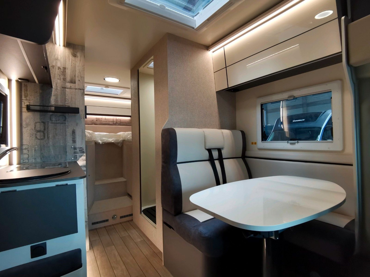 موتر هوم شبه متكامل Forster T 669 EBN COUPÈ / -2025-/165PS/ SILVER - EDITION: صورة 12