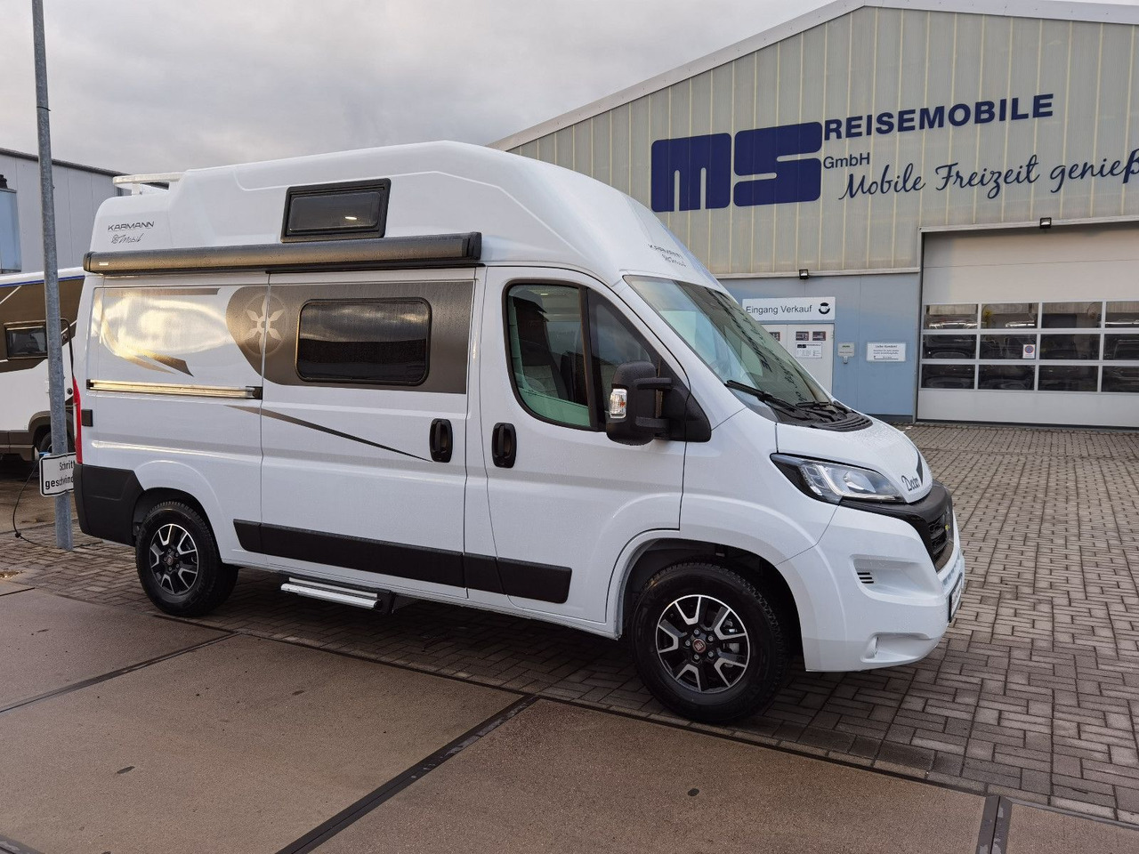 Karmann DEXTER 550 / 140PS / CONCEPT - PAKET & HUBBETT - كرفان فان: صورة 4 Karmann DEXTER 550 / 140PS / CONCEPT - PAKET & HUBBETT - كرفان فان: صورة 4
