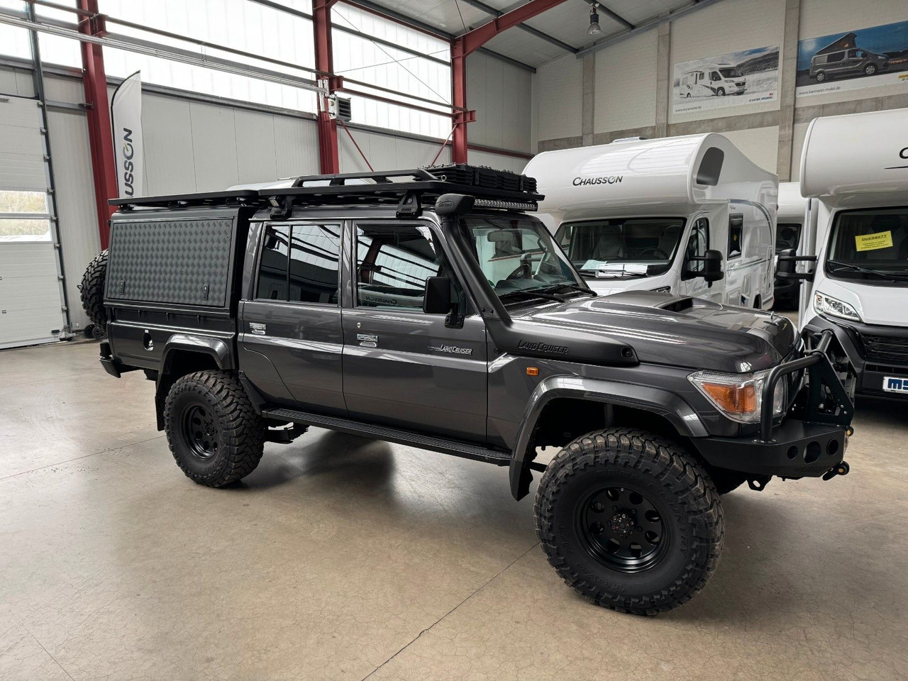Toyota TOYOTA LAND CRUISER GRJ 79 DC - VX LIMITED - شاحنة البيك أب: صورة 2 Toyota TOYOTA LAND CRUISER GRJ 79 DC - VX LIMITED - شاحنة البيك أب: صورة 2