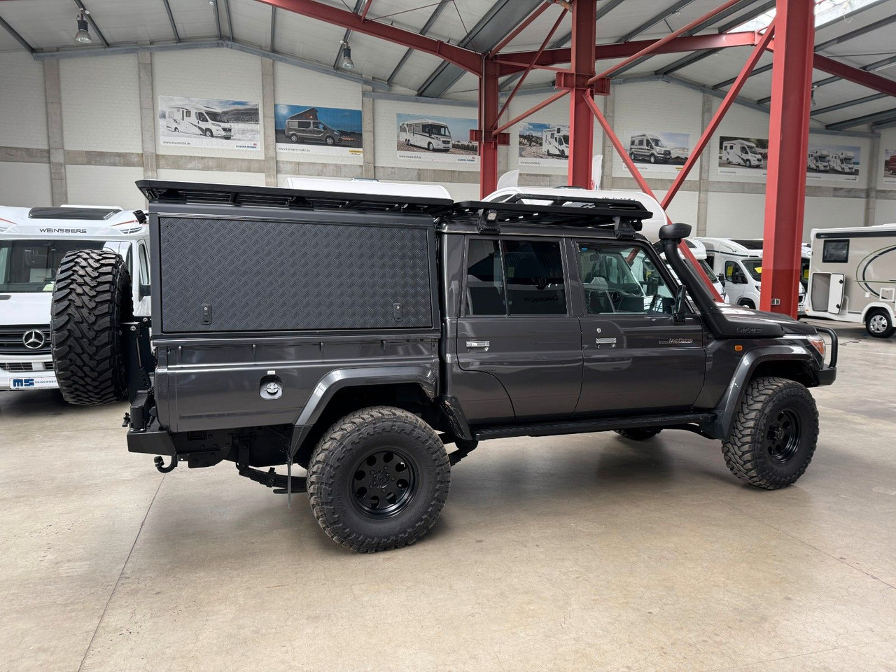 Toyota TOYOTA LAND CRUISER GRJ 79 DC - VX LIMITED - شاحنة البيك أب: صورة 1 Toyota TOYOTA LAND CRUISER GRJ 79 DC - VX LIMITED - شاحنة البيك أب: صورة 1