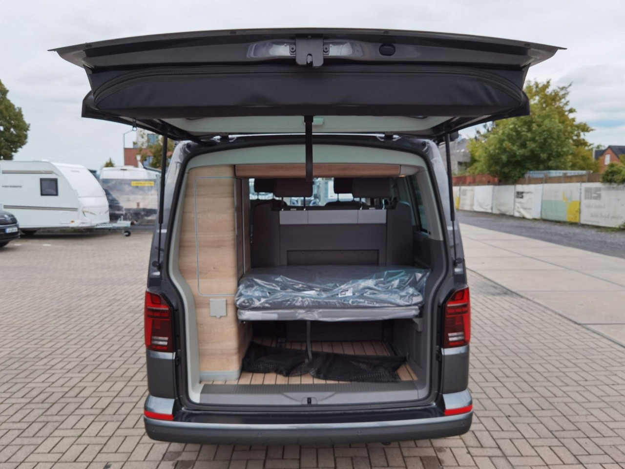 تأجير  Volkswagen T6.1 CALIFORNIA OCEAN EDITION / DSG / ACC / NAVI Volkswagen T6.1 CALIFORNIA OCEAN EDITION / DSG / ACC / NAVI: صورة 11