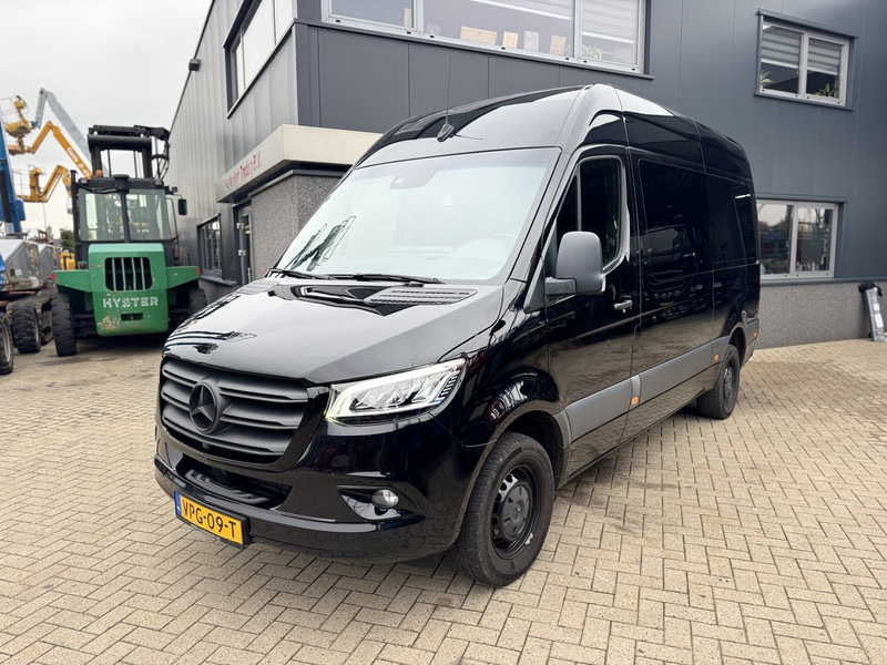 Mercedes-Benz 317 CDI L2H2 Dubbel Cabine 2022 LED - MBUX- Trekhaak - Geveerde Stoelen - All Season Banden - APK 2-2026 - فان: صورة 1 Mercedes-Benz 317 CDI L2H2 Dubbel Cabine 2022 LED - MBUX- Trekhaak - Geveerde Stoelen - All Season Banden - APK 2-2026 - فان: صورة 1