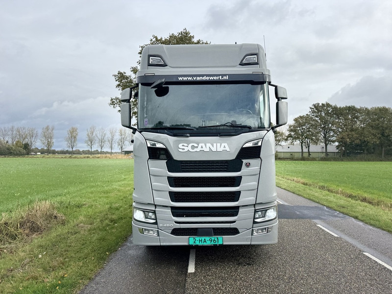 Scania S450 NGS 6X2 Machine Transporter / Oprij Vrachtwagen Euro 6 Automaat - Full Air - 2019 - شاحنة نقل سيارات شاحنة: صورة 3 Scania S450 NGS 6X2 Machine Transporter / Oprij Vrachtwagen Euro 6 Automaat - Full Air - 2019 - شاحنة نقل سيارات شاحنة: صورة 3