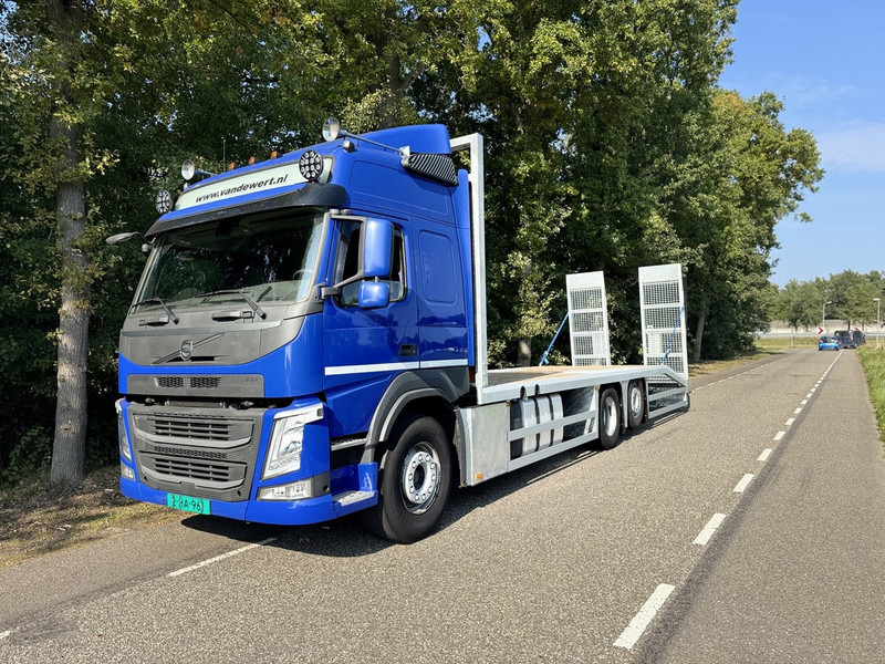 Volvo FM370 6X2 Machine Transporter / Oprij Vrachtwagen 2019 / EURO 6 / 550DKM / Steering Wheel / APK 11-2026 - شاحنة نقل سيارات شاحنة: صورة 1 Volvo FM370 6X2 Machine Transporter / Oprij Vrachtwagen 2019 / EURO 6 / 550DKM / Steering Wheel / APK 11-2026 - شاحنة نقل سيارات شاحنة: صورة 1
