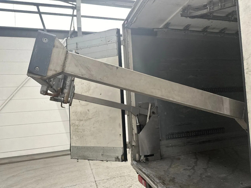 شاحنة ذات مبرد DAF LF 45 250 / VLEESHANGWERK/RAILS DE VIANDE/FLEISH BAHNEN: صورة 11 شاحنة ذات مبرد DAF LF 45 250 / VLEESHANGWERK/RAILS DE VIANDE/FLEISH BAHNEN: صورة 11