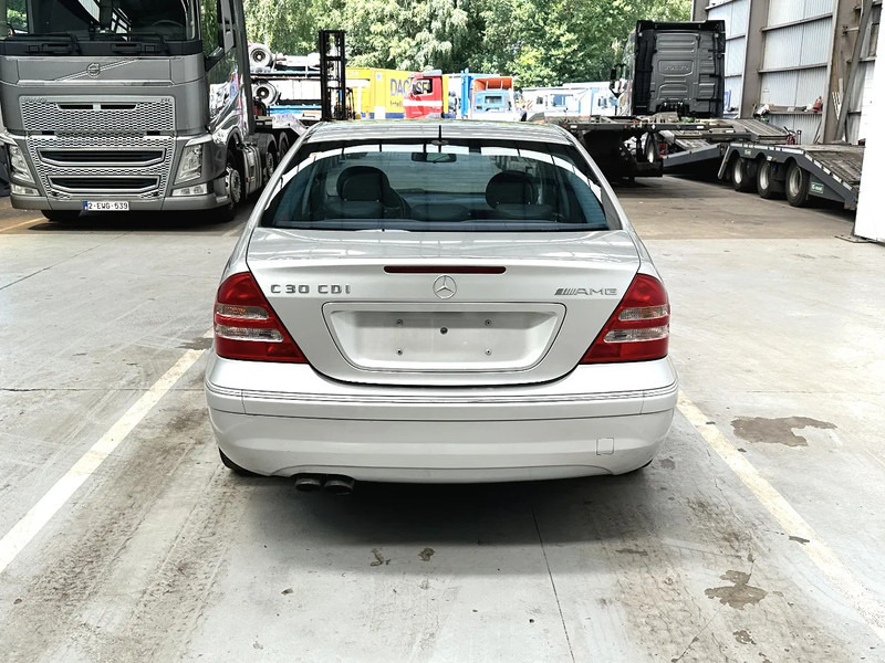 Mercedes-Benz C-Klasse C30 CDI / AMG /DIESEL TURBO 33795 km - سيدان: صورة 4 Mercedes-Benz C-Klasse C30 CDI / AMG /DIESEL TURBO 33795 km - سيدان: صورة 4