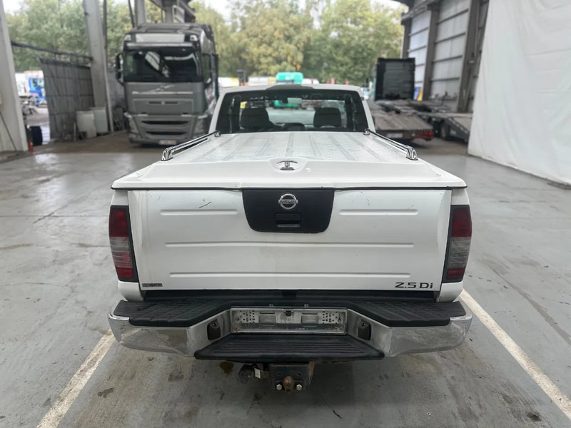 Nissan Navara 2.5 Di / EURO 3 - سيارة: صورة 4 Nissan Navara 2.5 Di / EURO 3 - سيارة: صورة 4