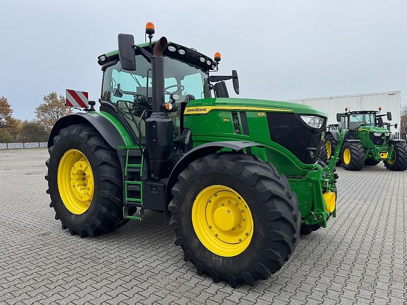 John Deere 6R250 AP 50KM COMMAND-PRO FH+FA 2022 2800 UUR!!! - جرار: صورة 3 John Deere 6R250 AP 50KM COMMAND-PRO FH+FA 2022 2800 UUR!!! - جرار: صورة 3