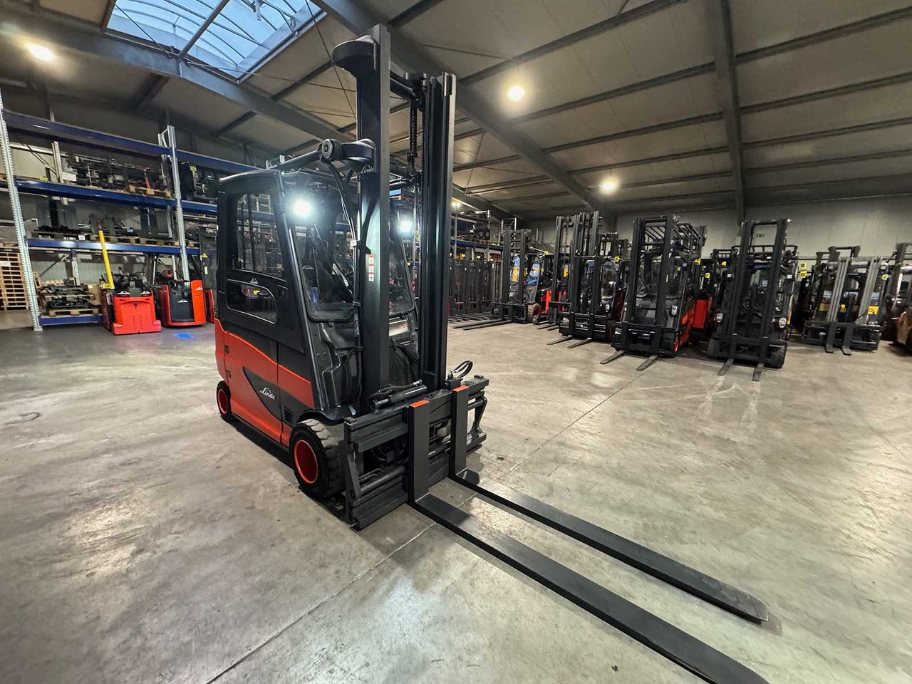 06/2023 SERVICE + UVV 11/2026 LINDE E35HL 3.500KG 3.+4. VALVE 180CM FORK ADJUSTER ELECTRIC FORKLIFT 8.839 HOURS - رافعة شوكية: صورة 2 06/2023 SERVICE + UVV 11/2026 LINDE E35HL 3.500KG 3.+4. VALVE 180CM FORK ADJUSTER ELECTRIC FORKLIFT 8.839 HOURS - رافعة شوكية: صورة 2