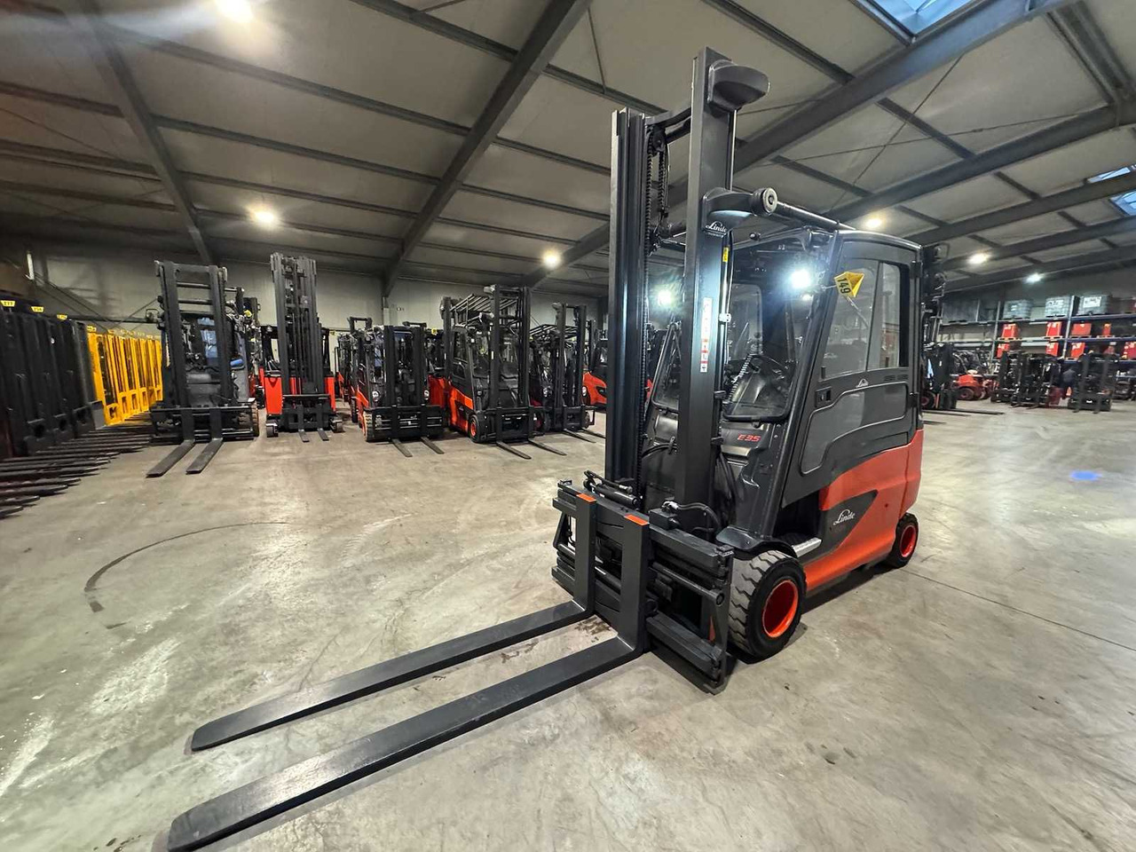 06/2023 SERVICE + UVV 11/2026 LINDE E35HL 3.500KG 3.+4. VALVE 180CM FORK ADJUSTER ELECTRIC FORKLIFT 8.839 HOURS - رافعة شوكية: صورة 4 06/2023 SERVICE + UVV 11/2026 LINDE E35HL 3.500KG 3.+4. VALVE 180CM FORK ADJUSTER ELECTRIC FORKLIFT 8.839 HOURS - رافعة شوكية: صورة 4
