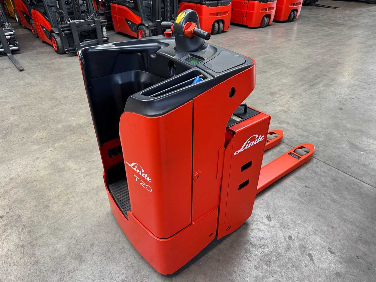 13/2024 SERVICE +UVV 10/2026 LINDE T20SF 2.000KG PALLET TRUCK ANT STACKER 3.098 HOURS - رافعة شوكية: صورة 4 13/2024 SERVICE +UVV 10/2026 LINDE T20SF 2.000KG PALLET TRUCK ANT STACKER 3.098 HOURS - رافعة شوكية: صورة 4