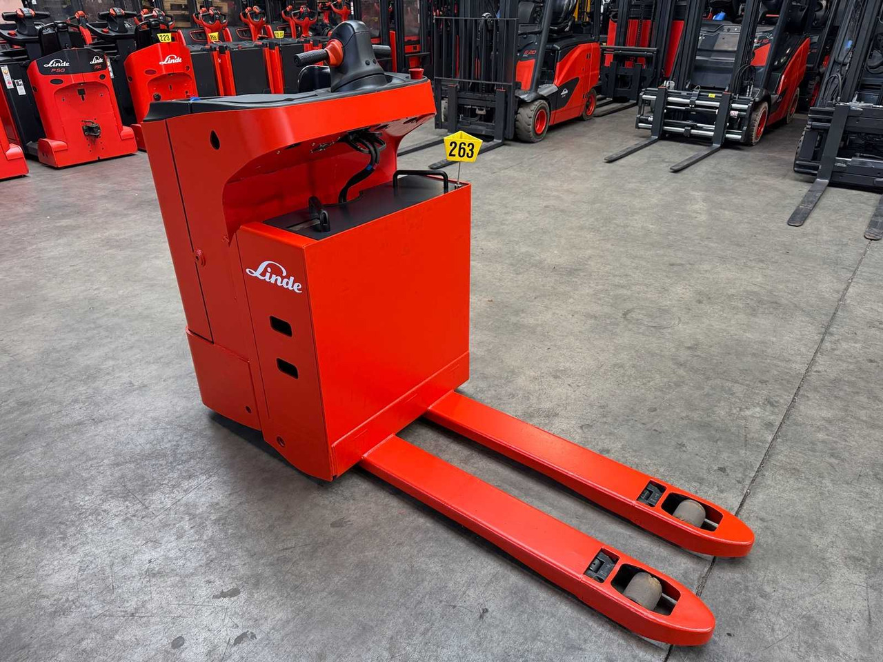 13/2024 SERVICE +UVV 10/2026 LINDE T20SF 2.000KG PALLET TRUCK ANT STACKER 3.098 HOURS - رافعة شوكية: صورة 3 13/2024 SERVICE +UVV 10/2026 LINDE T20SF 2.000KG PALLET TRUCK ANT STACKER 3.098 HOURS - رافعة شوكية: صورة 3
