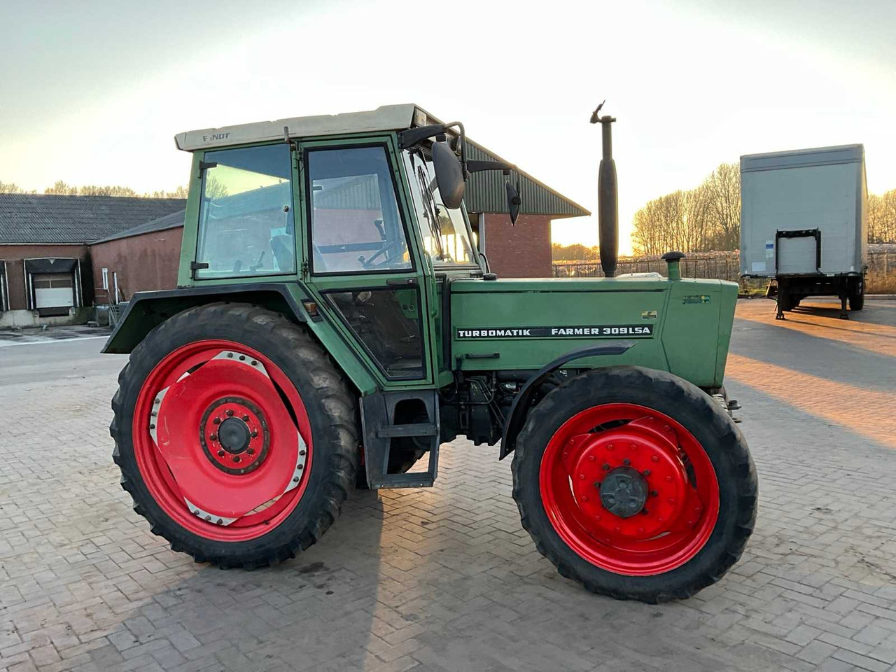1982 FENDT ALL-WHEEL DRIVE FARM TRACTOR - جرار: صورة 4 1982 FENDT ALL-WHEEL DRIVE FARM TRACTOR - جرار: صورة 4