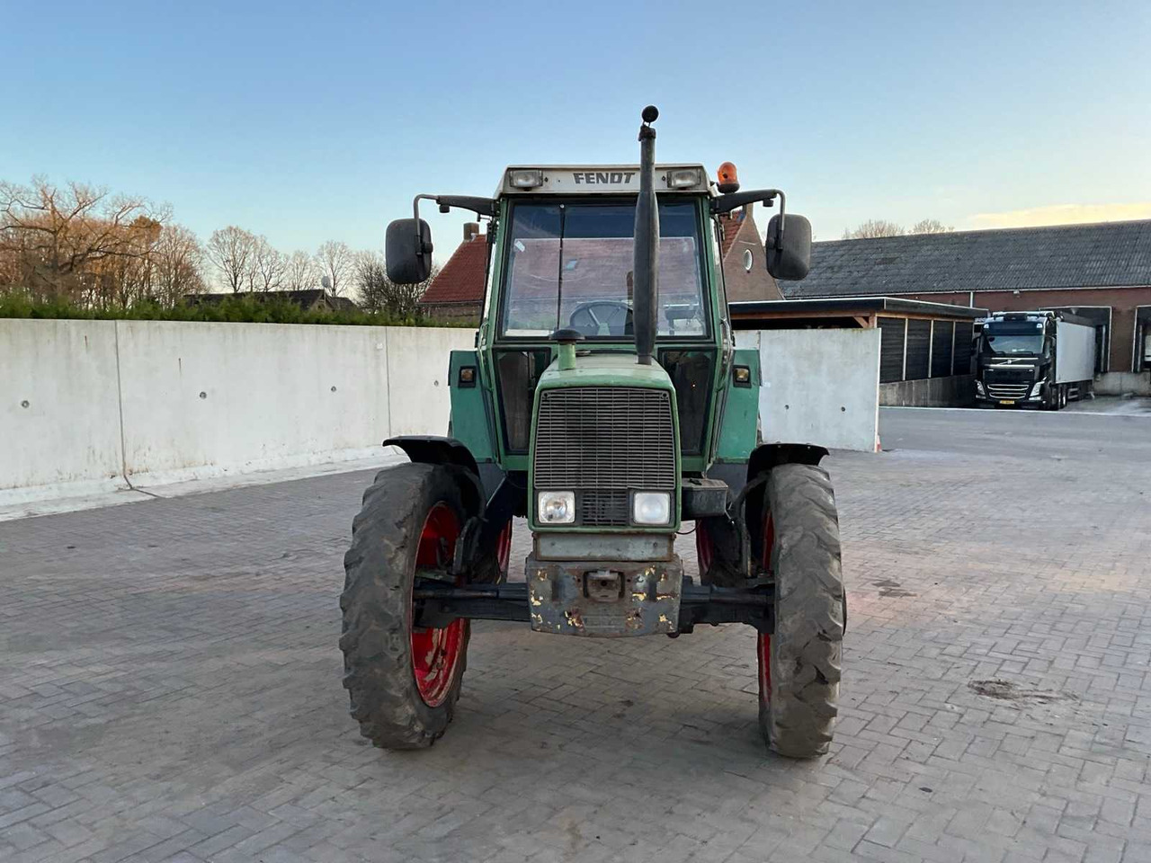 1982 FENDT ALL-WHEEL DRIVE FARM TRACTOR - جرار: صورة 2 1982 FENDT ALL-WHEEL DRIVE FARM TRACTOR - جرار: صورة 2