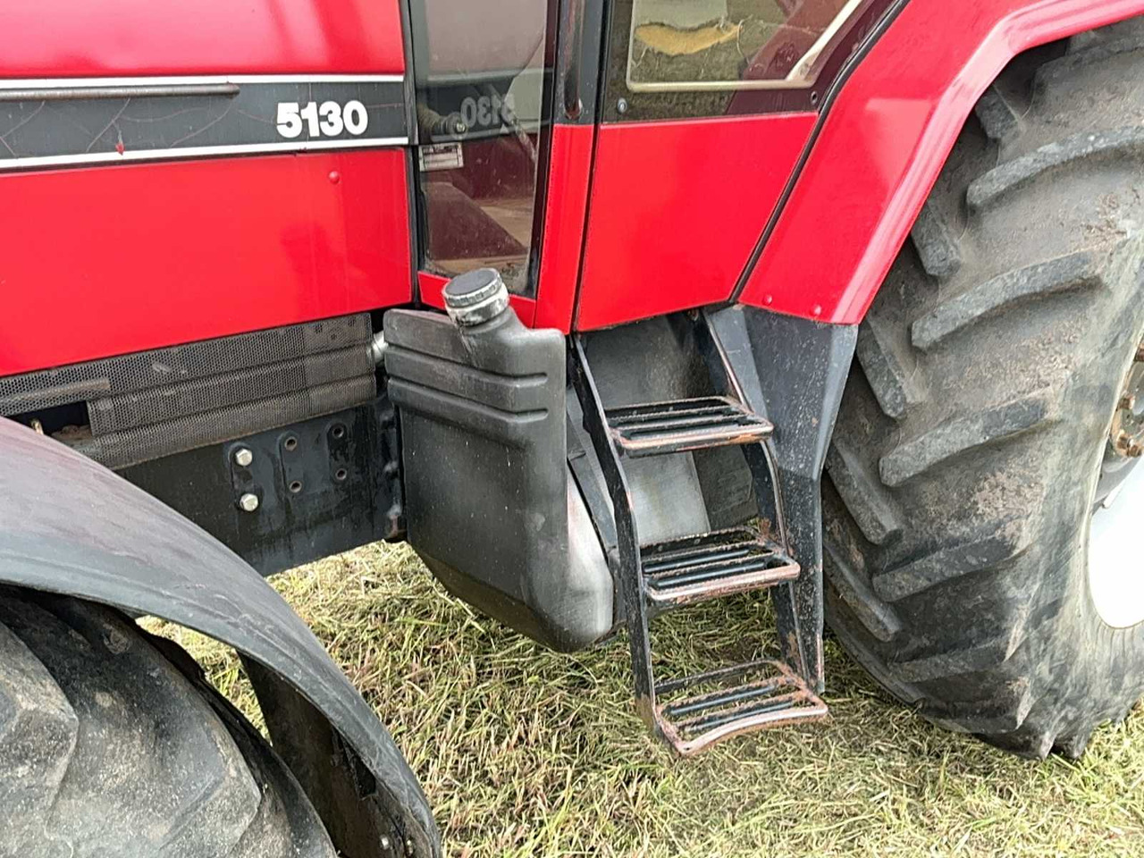 جرار 1990 CASE INTERNATIONAL 5130 ALL-WHEEL DRIVE FARM TRACTOR: صورة 19 جرار 1990 CASE INTERNATIONAL 5130 ALL-WHEEL DRIVE FARM TRACTOR: صورة 19