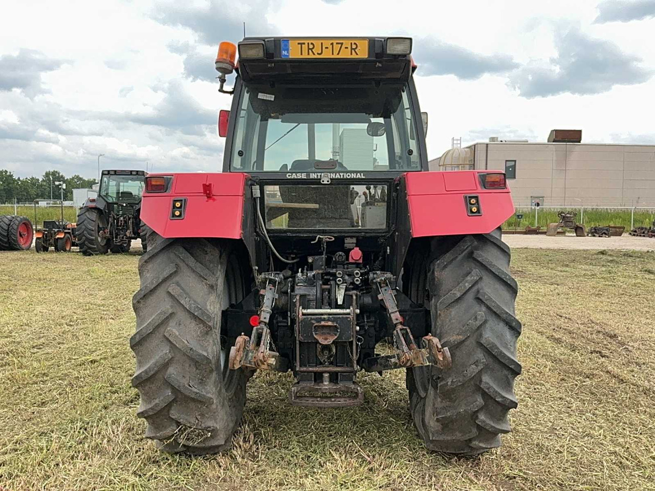 جرار 1990 CASE INTERNATIONAL 5130 ALL-WHEEL DRIVE FARM TRACTOR: صورة 6 جرار 1990 CASE INTERNATIONAL 5130 ALL-WHEEL DRIVE FARM TRACTOR: صورة 6